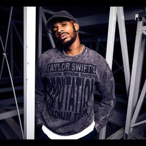 ISO: Taylor Sweatshirt (L)